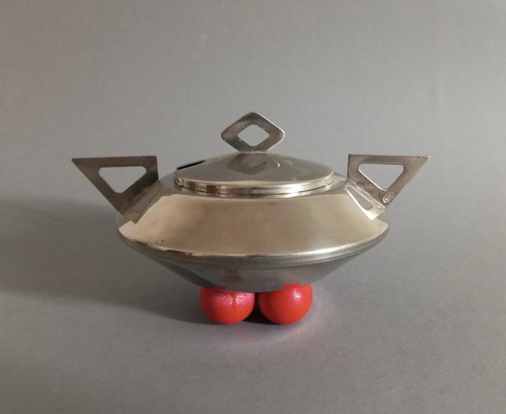 Image 1 of Sucrier postmoderne/futuriste à couvercle, plaqué nickel, reposant sur 4 pieds sphériques rouges, années 1980
