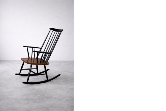 Image 1 of Fauteuil à bascule vintage en bois de style finlandais moderne du milieu du siècle, par Ilmari Tapiovaara pour Asko, années 1960