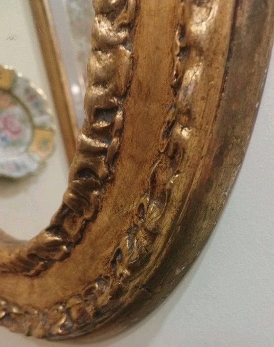 Image 1 of Ovaler Spiegel mit antikgoldenem Rahmen im Barockstil