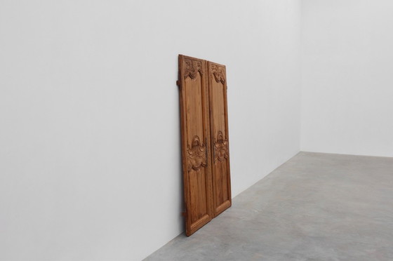 Image 1 of Paire de portes anciennes sculptées à la main, vers 1880