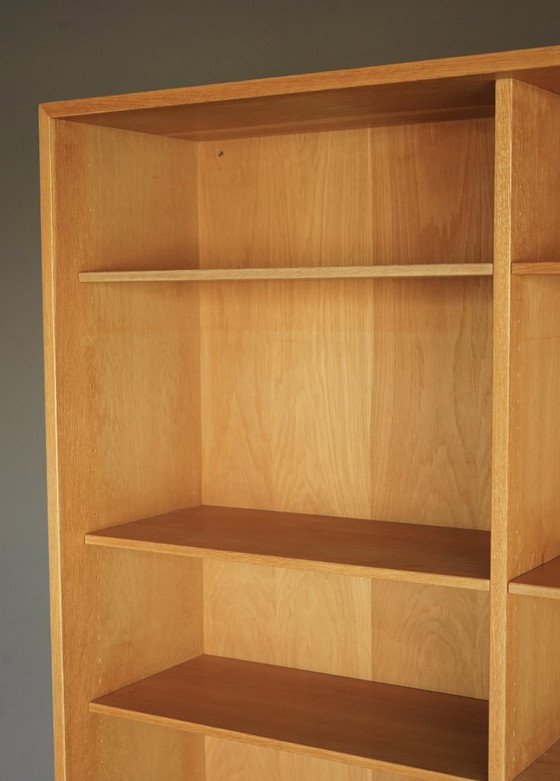 Image 1 of Eikenhouten boekenkast van Børge Mogensen voor Karl Andersson & söner. Zweden, jaren zestig