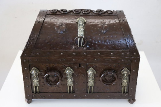 Image 1 of Antigua caja decorativa de hierro, principios del siglo XX
