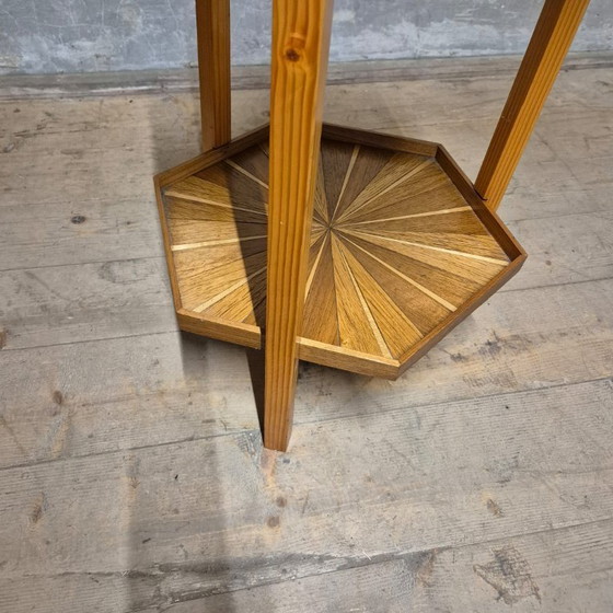 Image 1 of Marqueterie met twee verdiepingen uit het midden van de vorige eeuw, Tsjecho-Slowakije, jaren 60-70