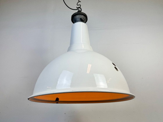 Image 1 of Grande lampada a sospensione industriale in smalto bianco britannico di Benjamin, anni '60