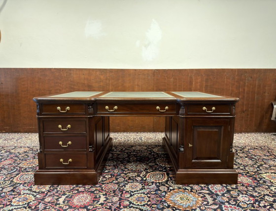 Scrivania da Partner Vintage Inglese Classica – Scrivanie, Leather, Wood (photo 3 of 20)