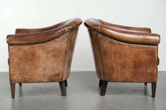 Image 1 of 2 fauteuils club vintage en peau de mouton, au look superbe et à l'assise confortable.