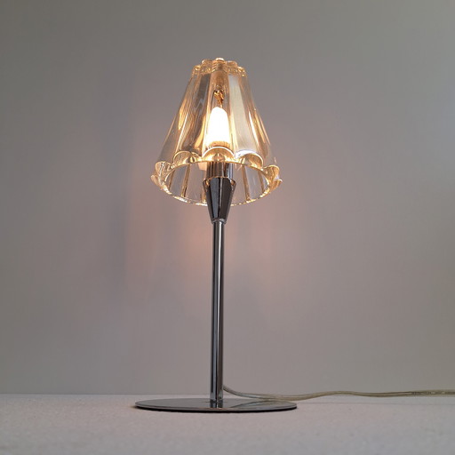 Lámpara de mesa diseñada por Cristian Cubiña para Almalight