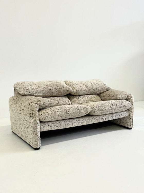Cassina Maralunga 2-Sitzer Sofa von Vico Magistretti Gebrochen Weiß mit Subtilem Muster – 2 Sitzer Sofas (photo 6 of 12)