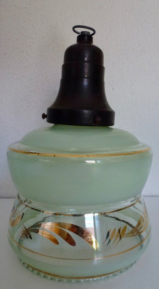 Image 1 of Plafonnier Art Déco, suspension en verre, années 1930, suspension en verre vert clair avec bande dorée, abat-jour pagode.