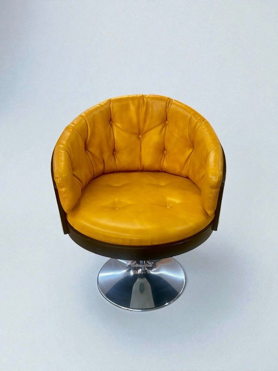 Image 1 of Original vintage 1970s cocktail chairs. These swivel cocktail chairs are classic Space Age / Pop Art design pieces.