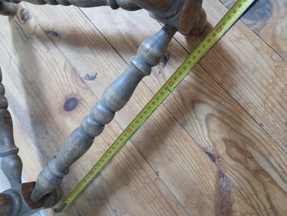 Image 1 of Dreibeiniger Hocker aus geschnitztem Massivholz, Sitzfläche aus Stroh, Neo-Baskischer Stil, Frankreich