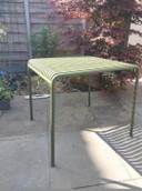 Hay Pallisade Gartentisch Olive