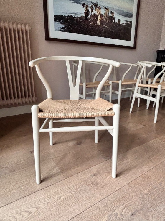 Image 1 of Wishbone Carl Hansen 6 piezas color Cebada