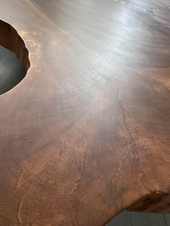 Großer Couchtisch aus massivem Akazienholz, 132 x 118 x 31 cm – Couchtische, Wood (photo 6 of 8)