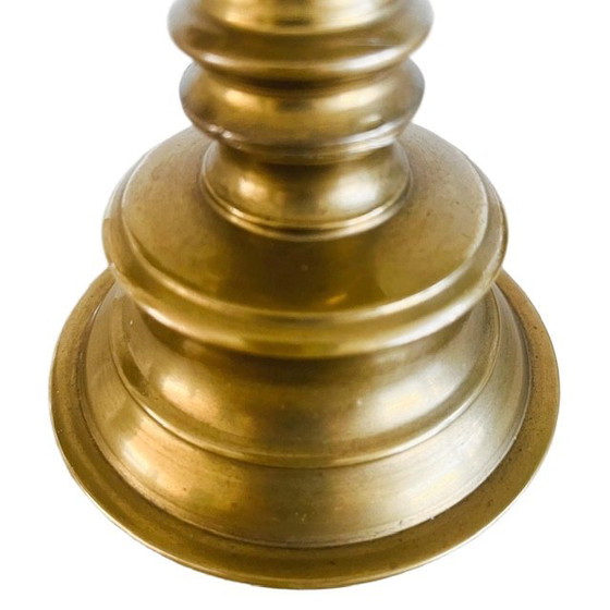 Image 1 of Antico candeliere a balaustra in ottone pesante, anni '20