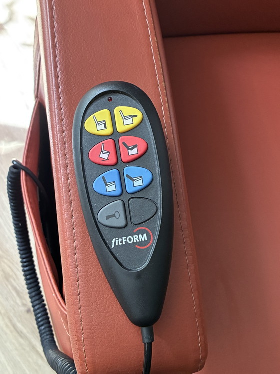 Poltrona Relax Elettrica con Funzione Alzapersona, Pelle Cognac – Fitform, Poltrone relax, Leather, Plastic (photo 3 of 8)