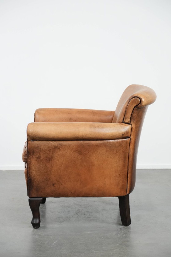 Image 1 of Subtiele vintage schapenleren fauteuil/ armchair met een mooie lichte kleur en sierlijke pootjes