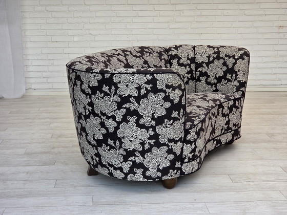 Image 1 of Canapé danois "Banan" 2 places des années 1960, tissu noir et blanc, bois de hêtre