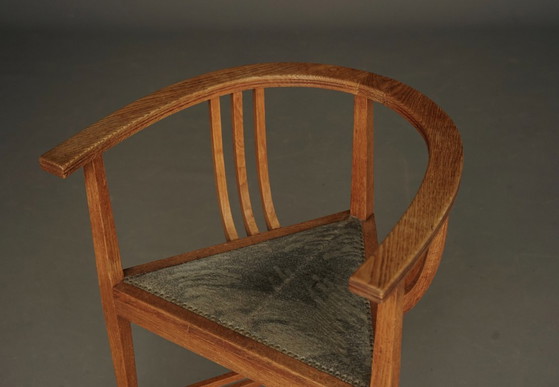Image 1 of Bijzondere Art Deco stoel met drie poten. Jaren 1920.