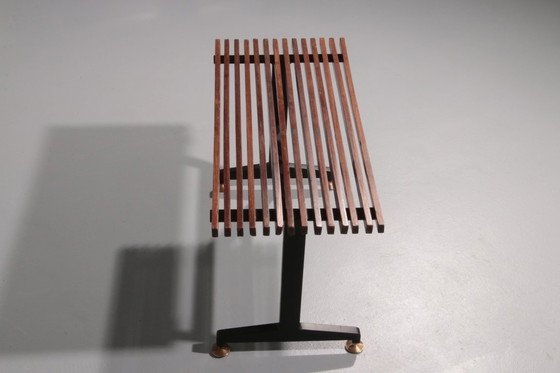 Image 1 of Panca italiana di metà secolo, anni '60, con struttura in metallo nero e doghe in teak massello