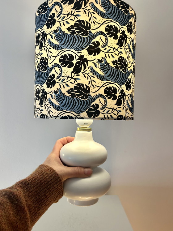 Image 1 of Lampe de table sans fil avec abat-jour en tissu à motif tigre japonais