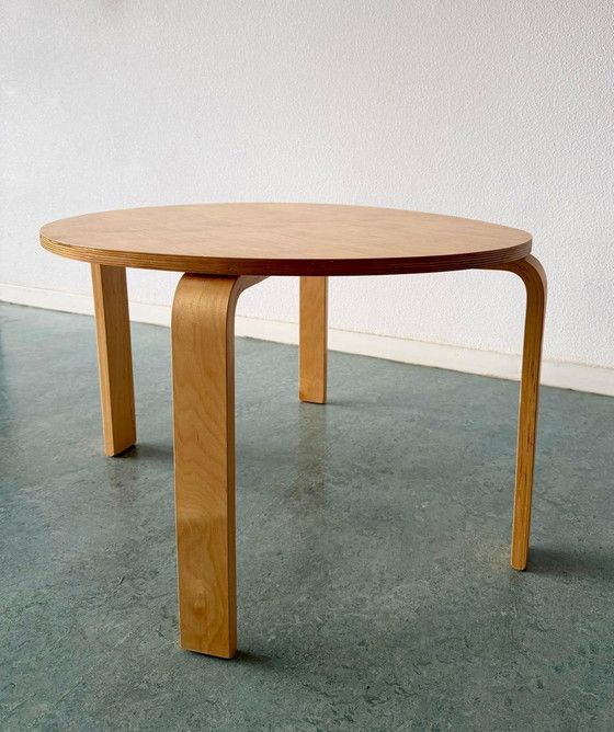 Image 1 of Vintage IKEA design salontafel Alvar Aalto style. Jaren 90  Een zeldzaam vroeg IKEA designstuk met gebogen poten geïnspireerd op
