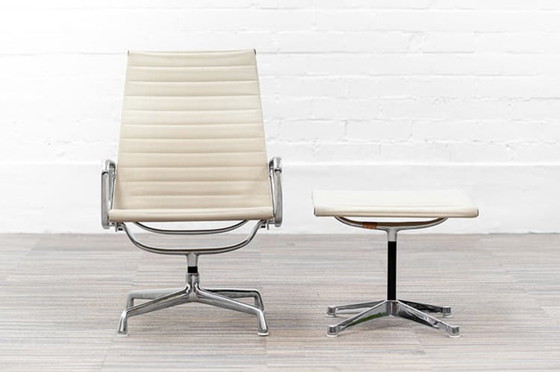 Image 1 of Conjunto de salón Herman Miller Ea116 + Reposapiés