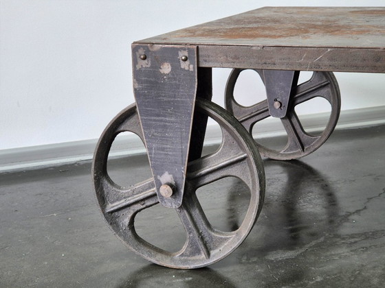 Image 1 of Carrello industriale brutalista del tavolino da caffè in acciaio
