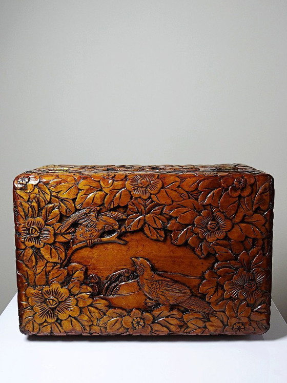 Image 1 of Vintage Aziatische handgesneden houten doos uit de jaren 70-80.