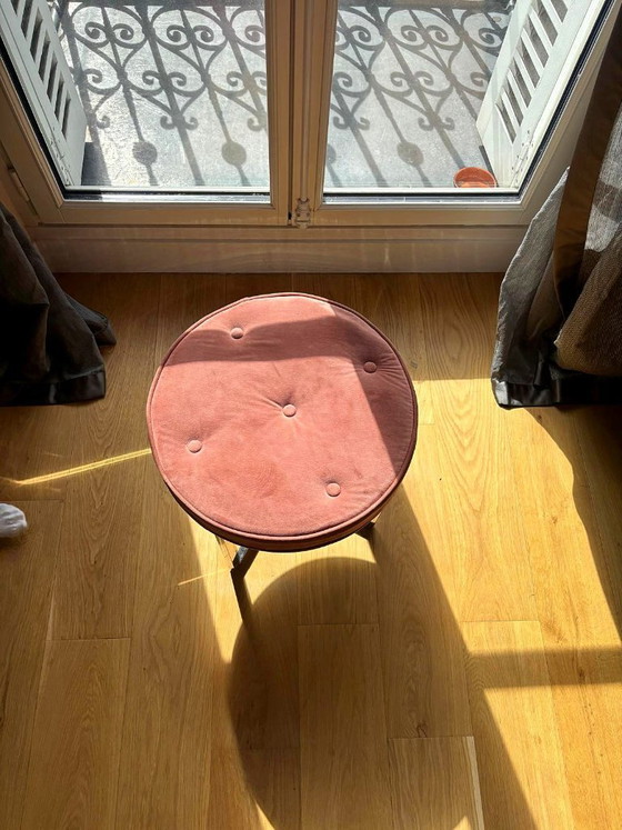 Pouf rotondo in velluto rosa capitonné NV Gallery (photo 3 of 5)