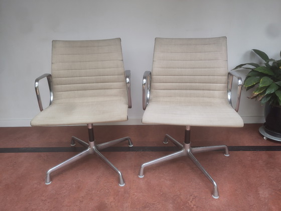 Image 1 of 2 X Eames E108 et 1 X Ea118 Herman Miller