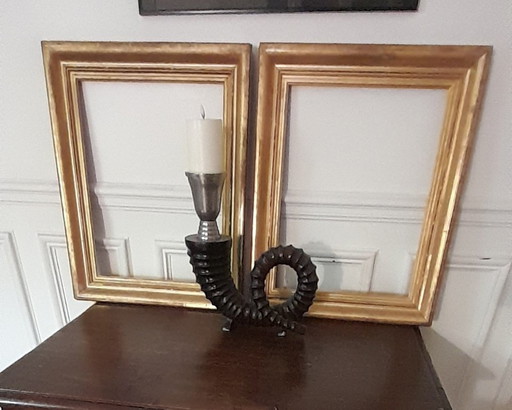 Rechthoekige vergulde lijsten in de stijl van de 19e en begin 20e eeuw.