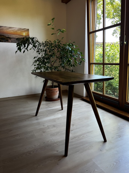 Solid walnut designer table | Strong grain | Freshly oiled
