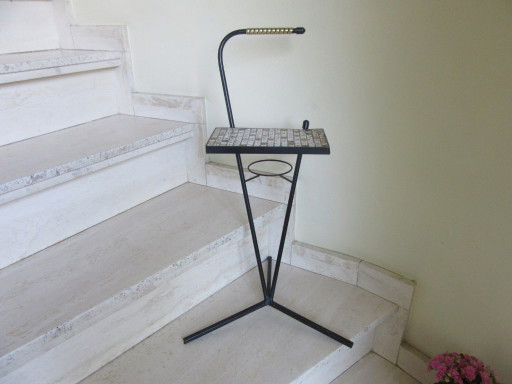 Table d'appoint au design moderniste, mosaïque en métal noir