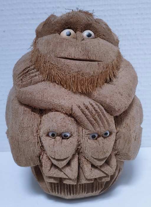 beeld apen familie kokosnoot vintage