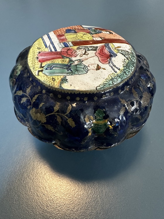 Scatola in Rame Smaltato di Canton con Decorazione a Figure – Cina – Fine XVIII Secolo (photo 5 of 13)
