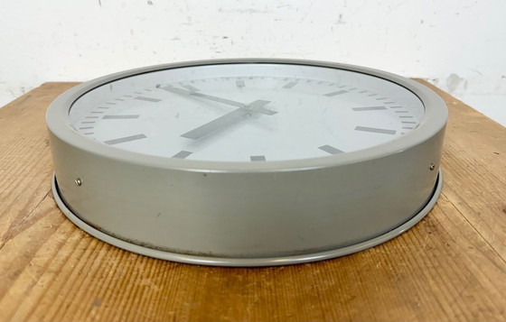 Image 1 of Grijze industriële stationswandklok van Nedklok, 1960