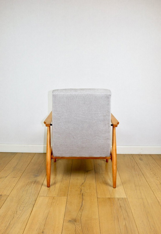 Image 1 of Sillón 'Lis', década de 1970, madera clara color beige, diseño de Henryk Lis.