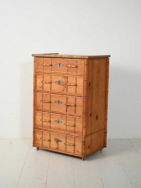 Image 1 of Cómoda de estilo colonial escandinavo en pino y bambú