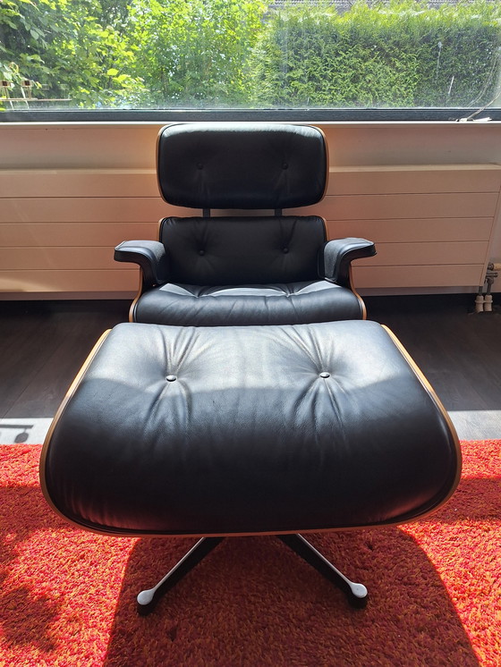 Image 1 of Iconique Vitra Eames Lounge Chair With Ottoman - Bois de rose et cuir noir (2008)