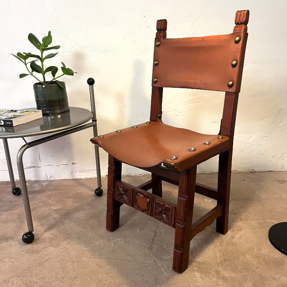 Image 1 of Spanish chair in leather and carved wood, 1950s/60s