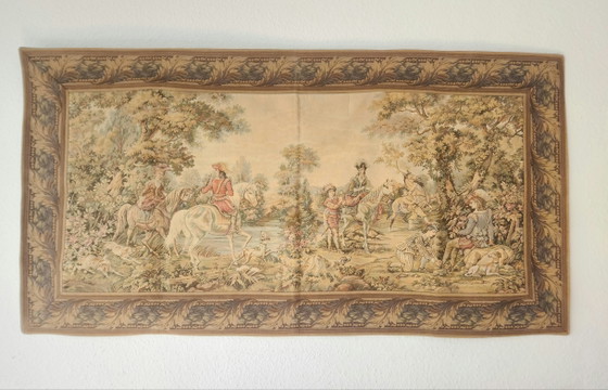 Duits wandtapijt van Gobelin Jacquard in de stijl van Aubusson. Tapijt met een elegant jachtlandschap in (photo 2 of 30)
