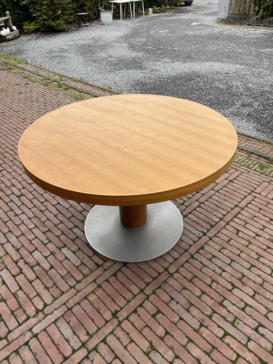 Image 1 of Mesa de diseño Arco extensible.