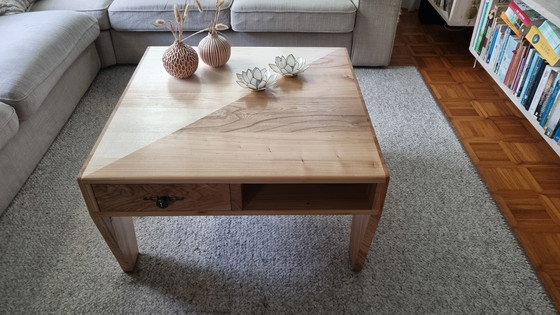 Image 1 of Tavolino con cassetti bicolore