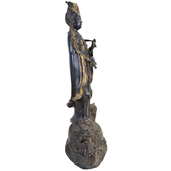 Een groot Oost-Aziatisch Guanyin beeld uit de eerste helft van de 20e eeuw – Beeldhouwkunst, Bronze (photo 5 of 10)