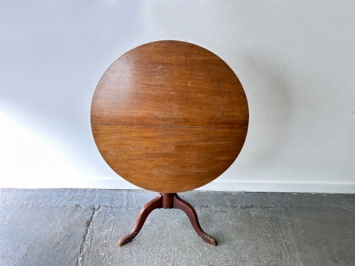 Table ancienne anglaise de style géorgien en chêne à plateau inclinable et piètement tripode