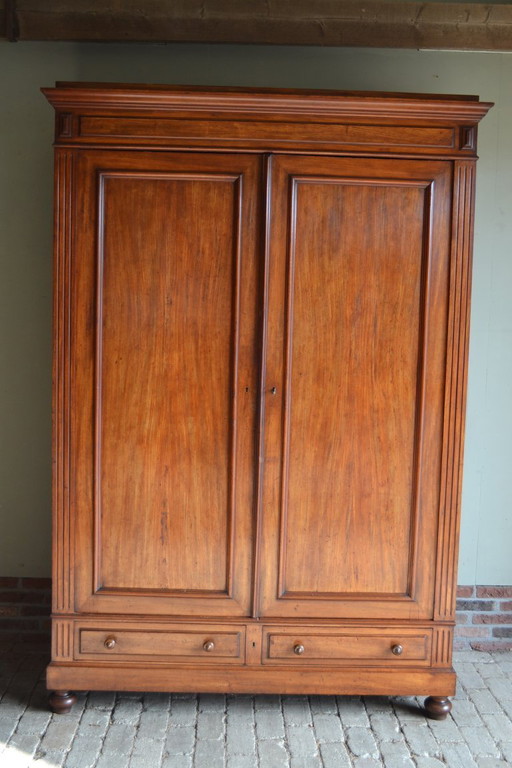 Elegante mobile antico in mogano.