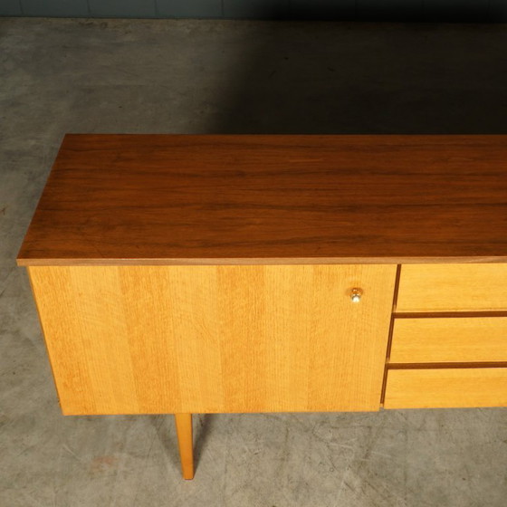 Image 1 of Buffet vintage en noyer – Meuble TV – Années 60