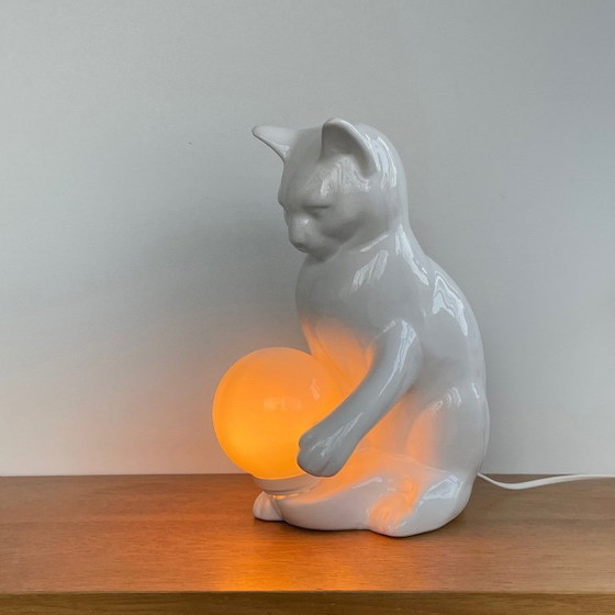 Image 1 of vintage kat LAMP porselein 70’s opaalglas Mid Century poes