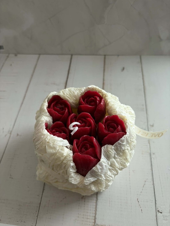 Image 1 of large rose bouquet